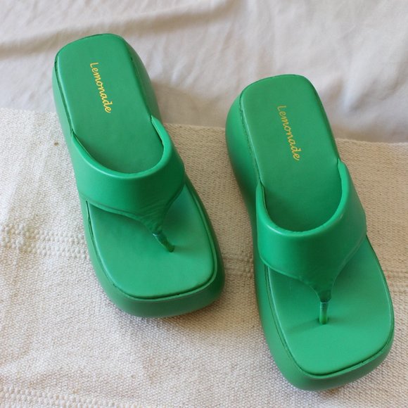 🚨FEW PAIRS LEFT// Green chunky platform thong sandal - Picture 4 of 4